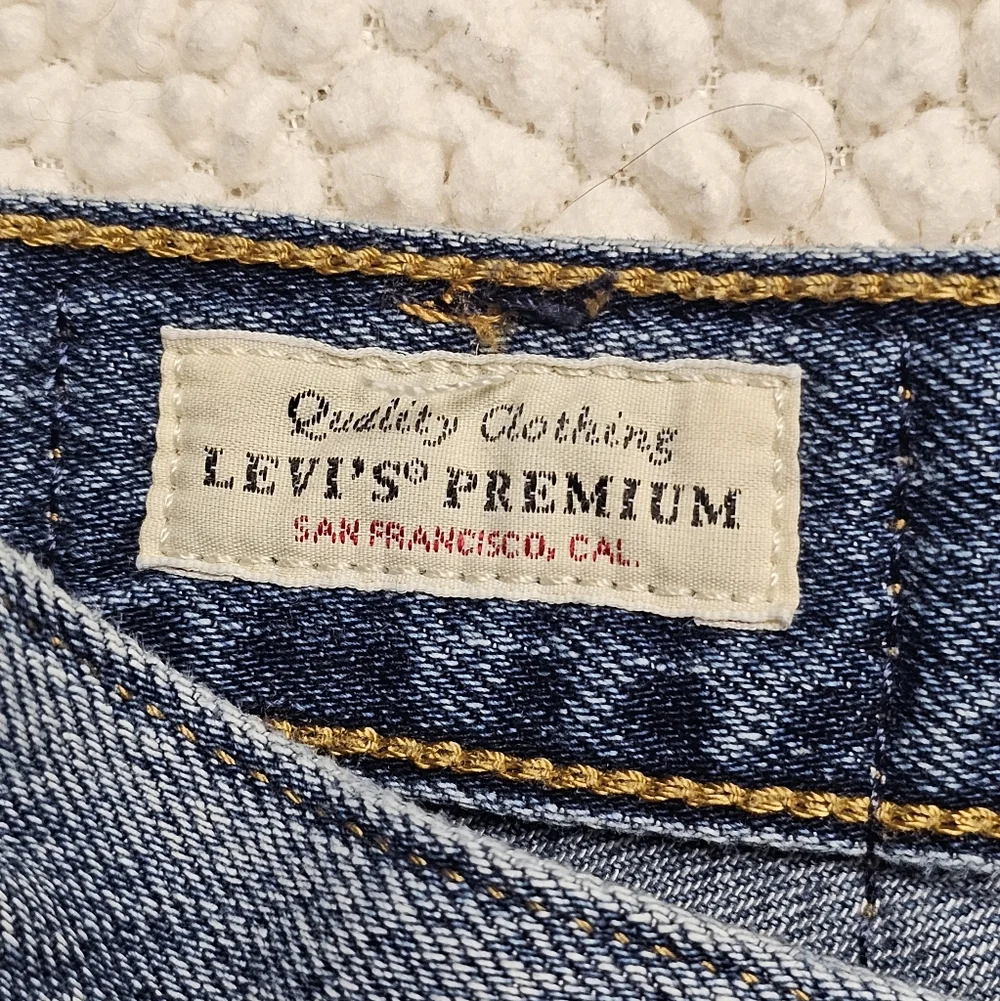 Levi's Premium High Loose Flare Jeans Distressed- Size 27 X 29 - Picture 10 of 12